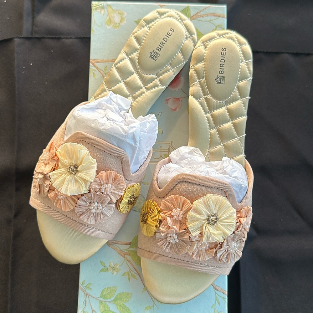 Brand New The Chickadee Flower Petal Sandals Size 8 Petal Color